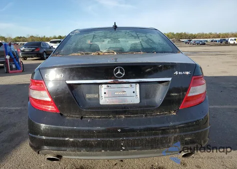 2011 Mercedes-Benz C 300 4Matic z USA, uszkodzony, nr VIN WDDGF8BB9BA455409